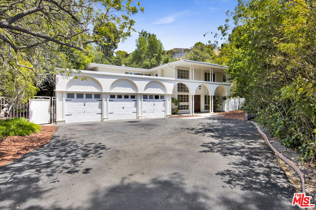 2460 Pesquera Dr