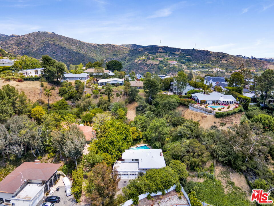 2460 Pesquera Dr