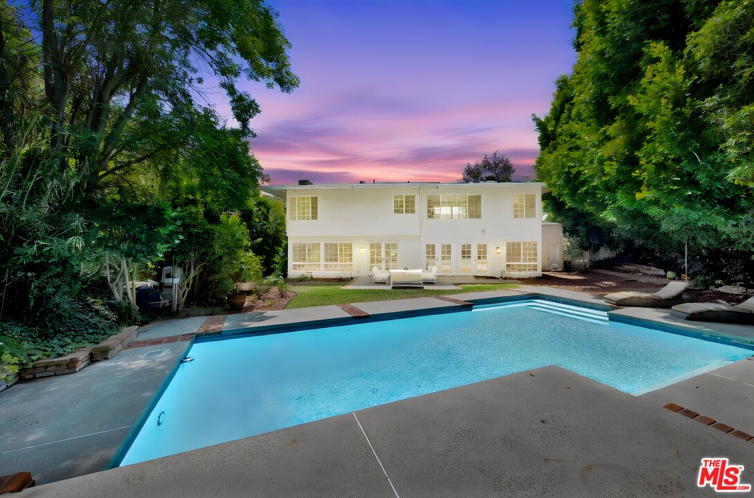 2460 Pesquera Dr