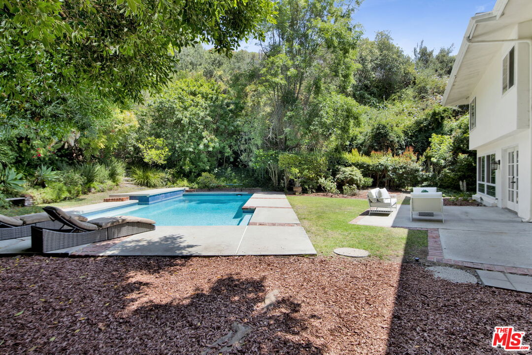 2460 Pesquera Dr