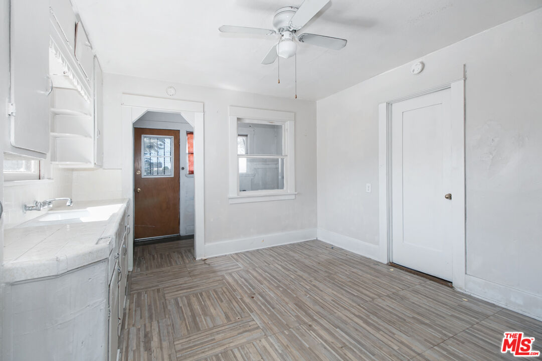 6535 Regent St