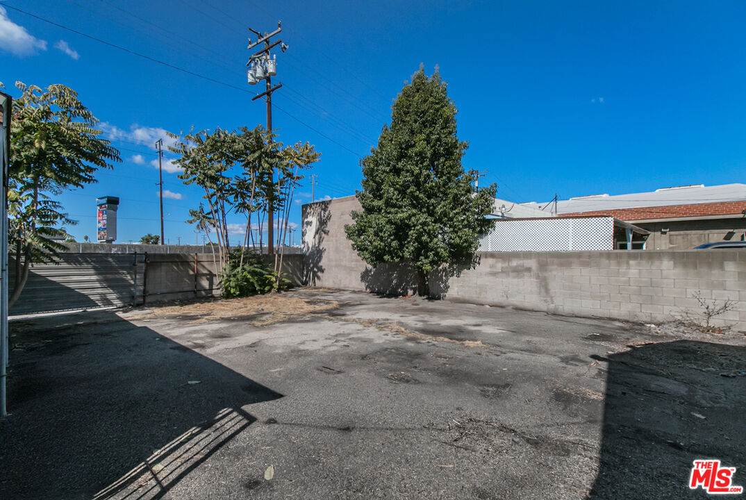 6535 Regent St
