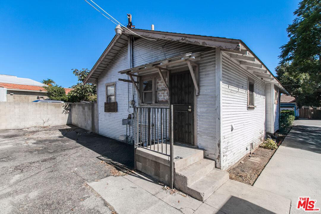 6535 Regent St
