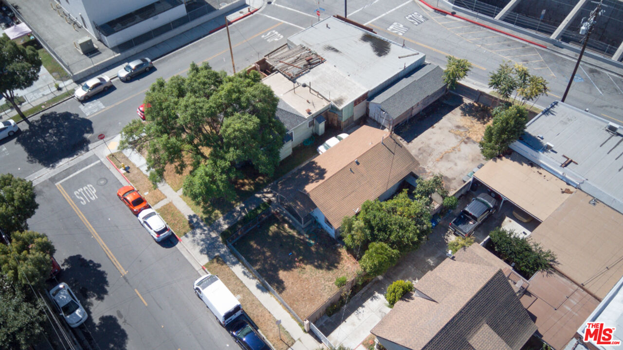 6535 Regent St