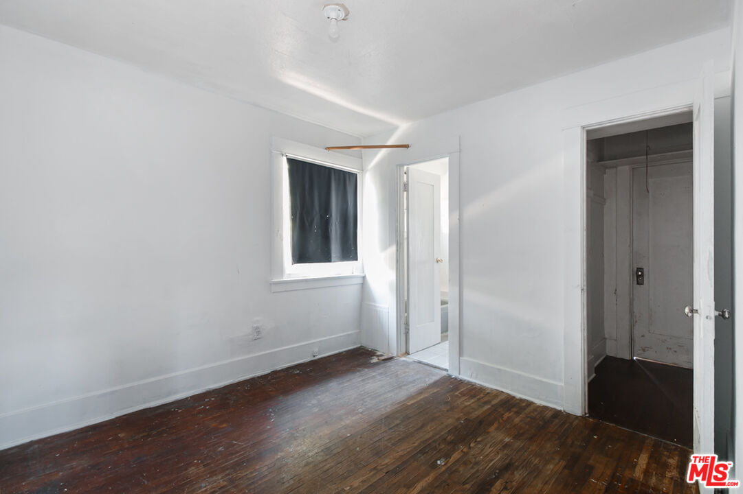 6535 Regent St