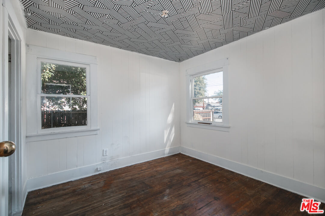 6535 Regent St
