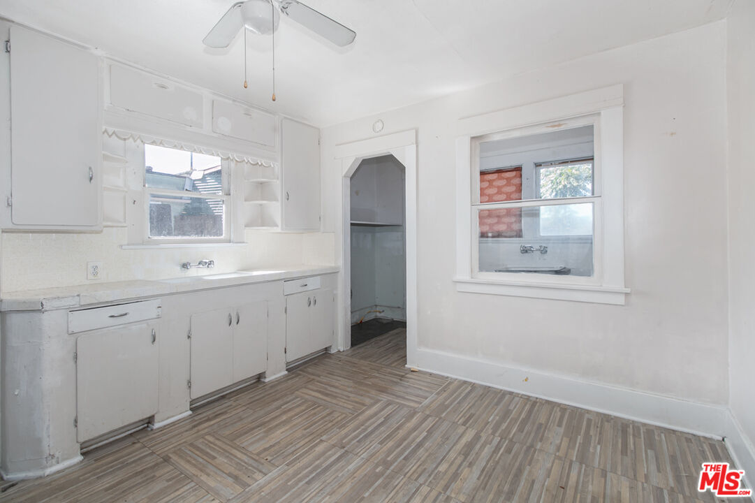 6535 Regent St