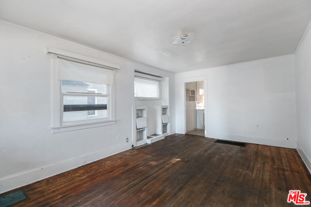 6535 Regent St