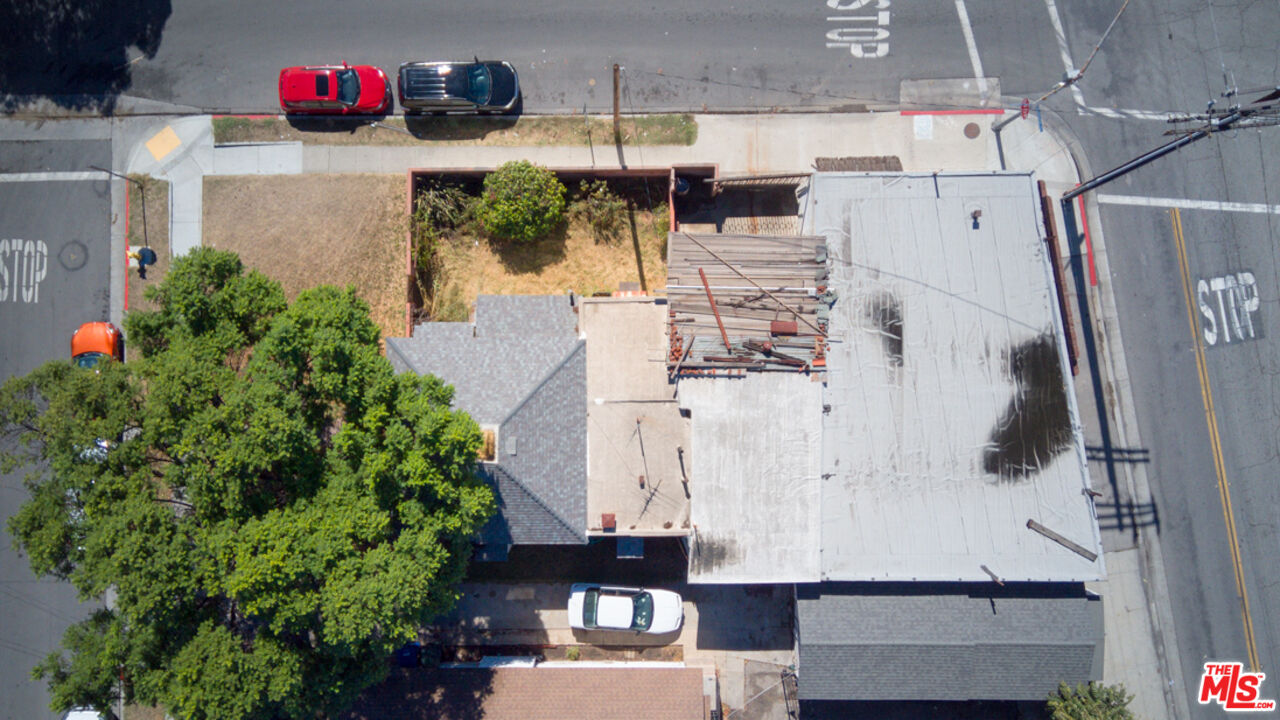 6541 Regent St