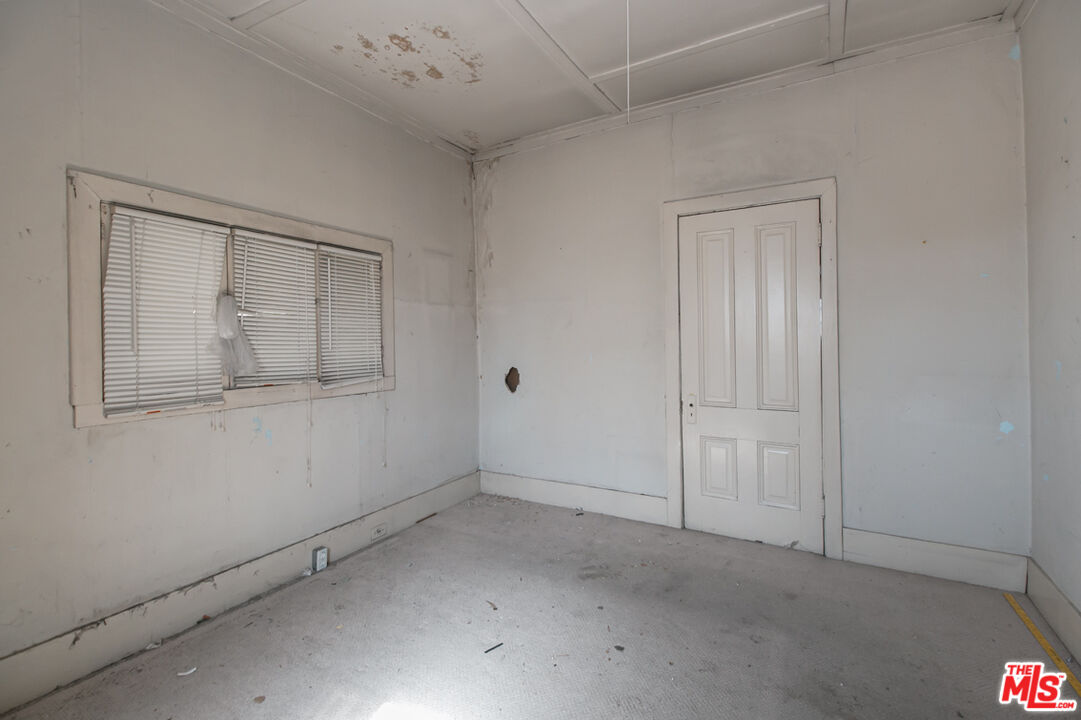 6541 Regent St