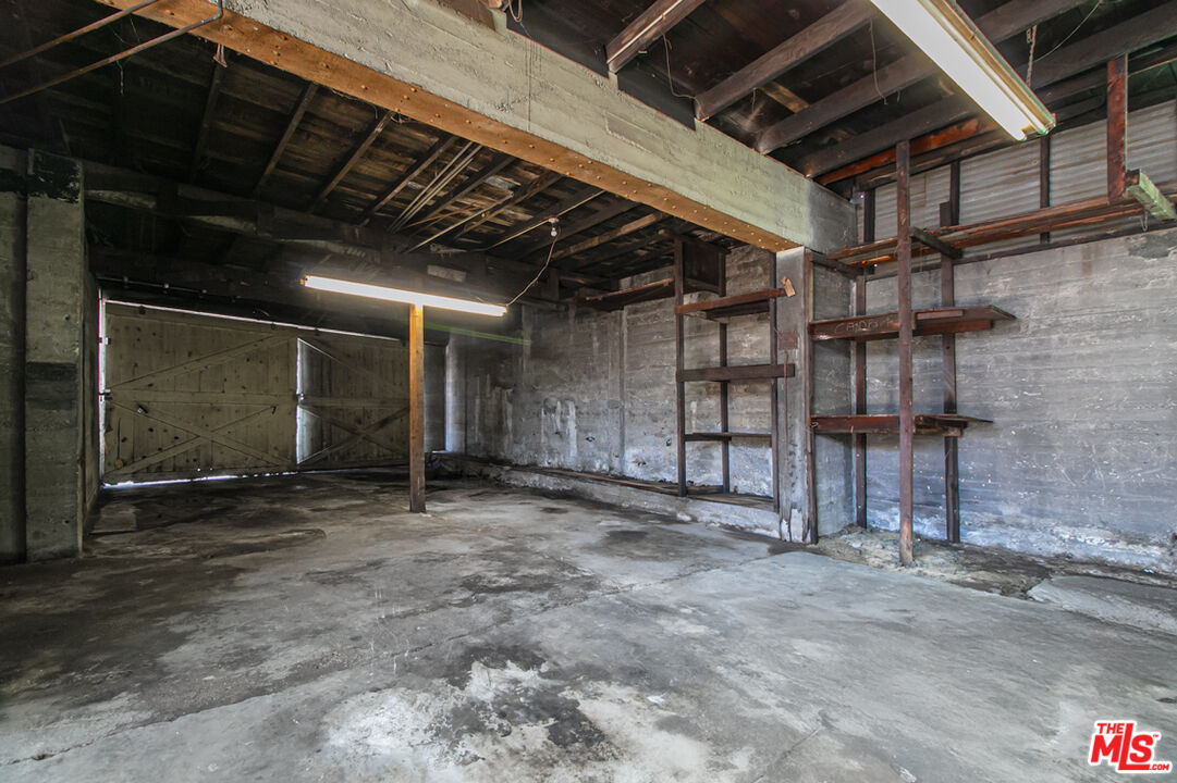 6541 Regent St