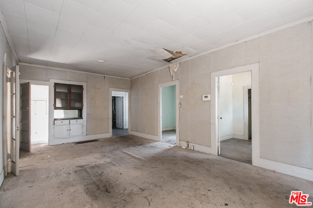6541 Regent St