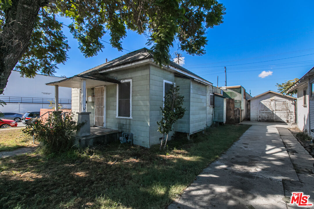 6541 Regent St