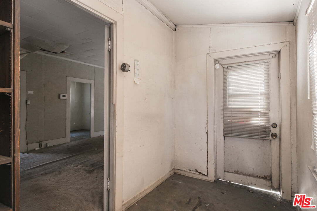 6541 Regent St