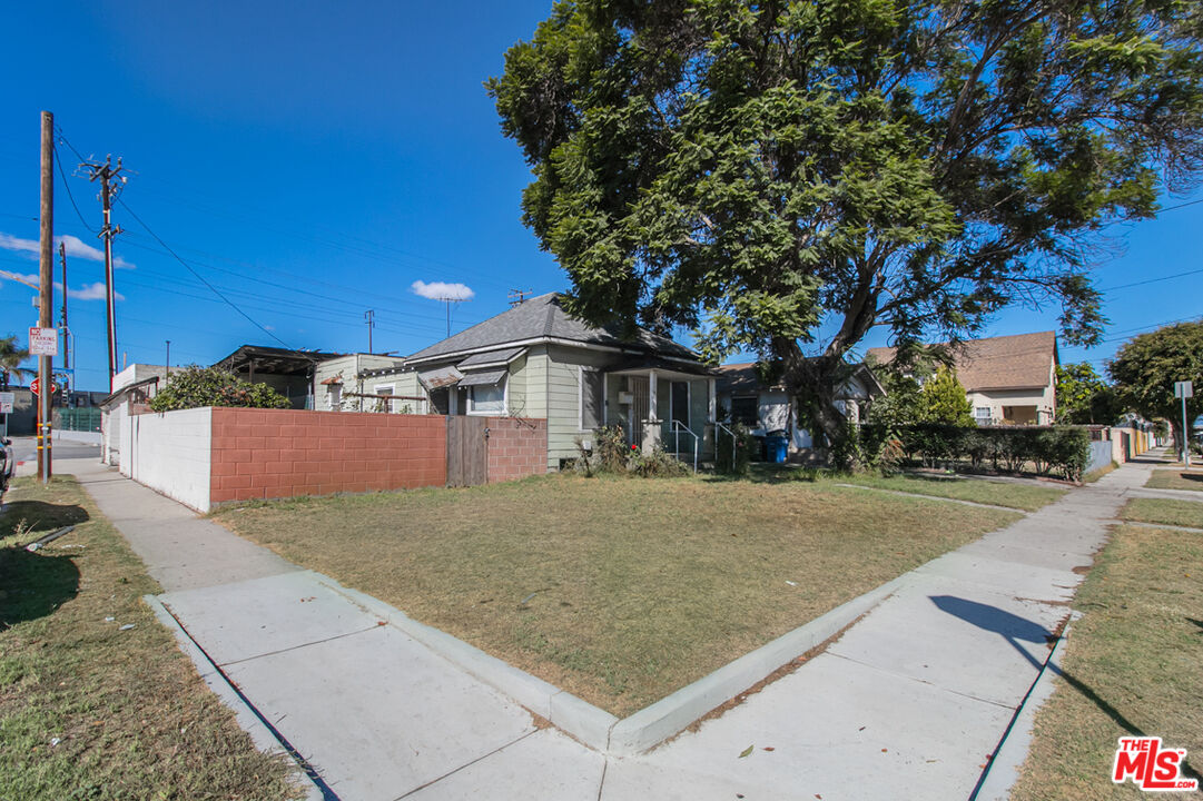 6541 Regent St