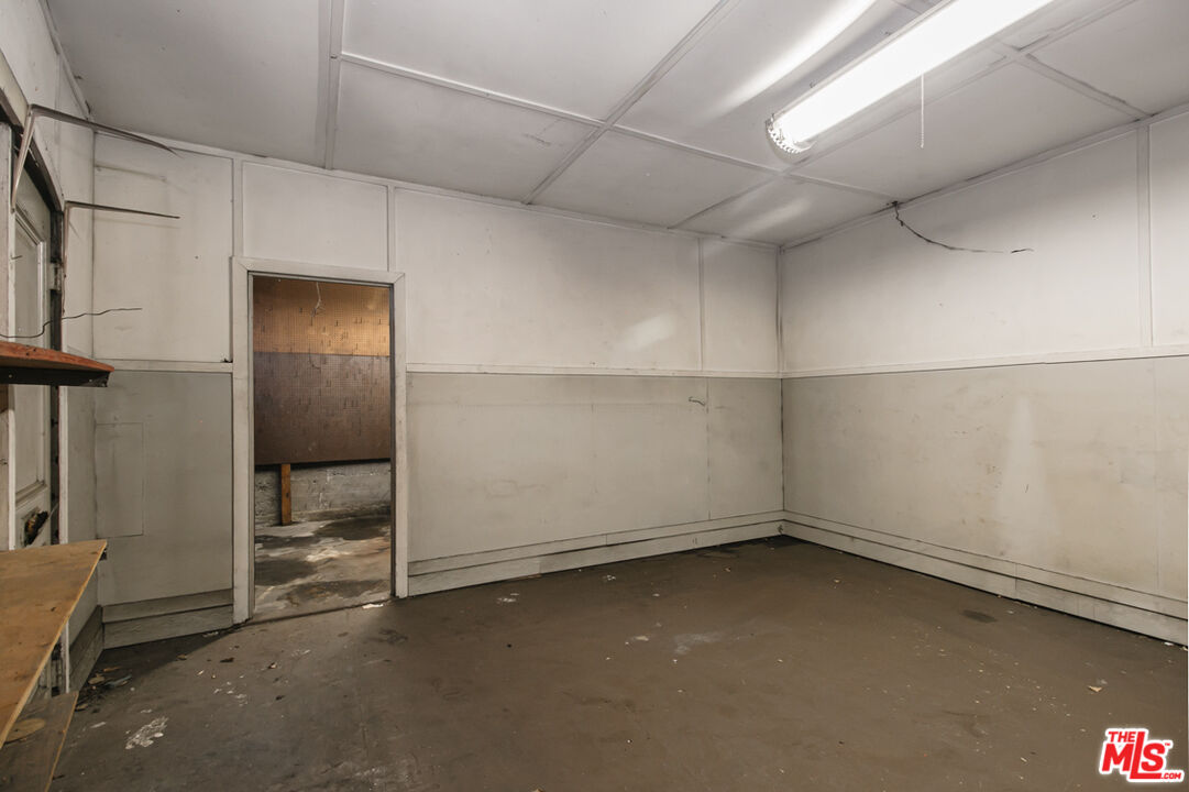 6541 Regent St