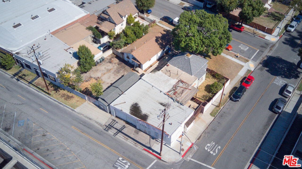 6541 Regent St
