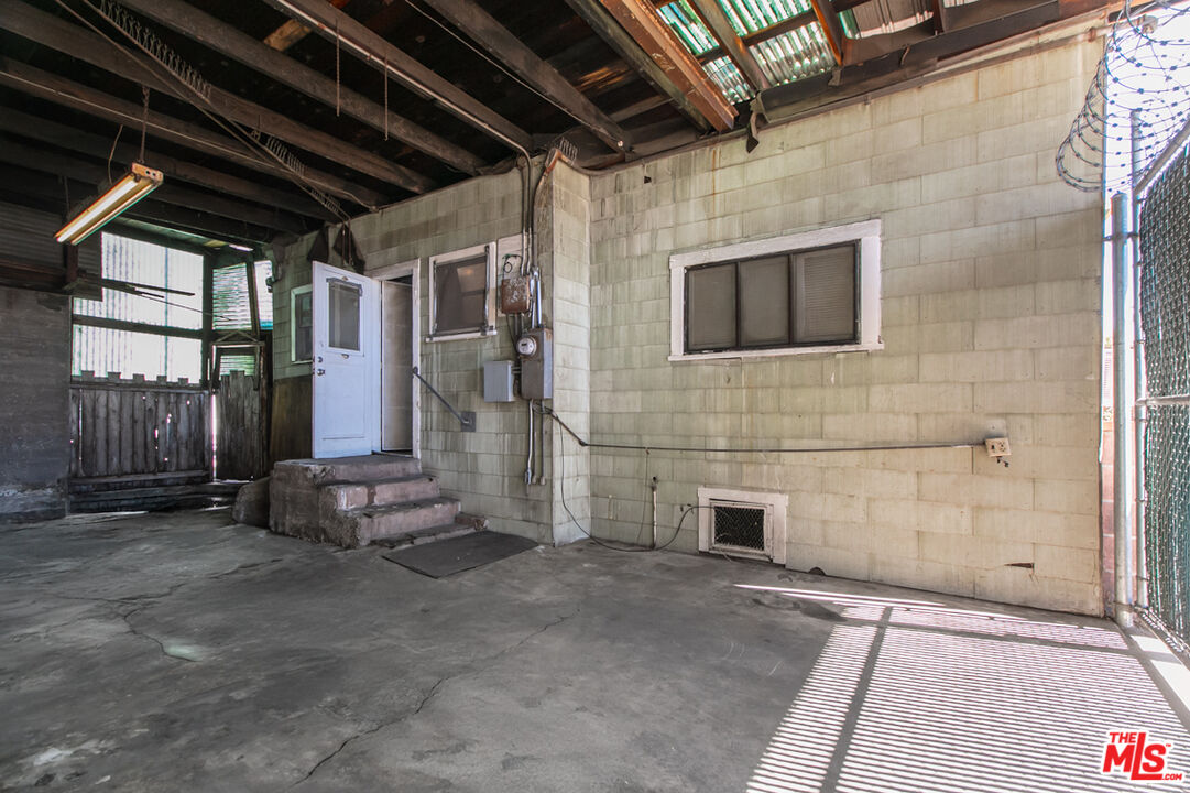 6541 Regent St