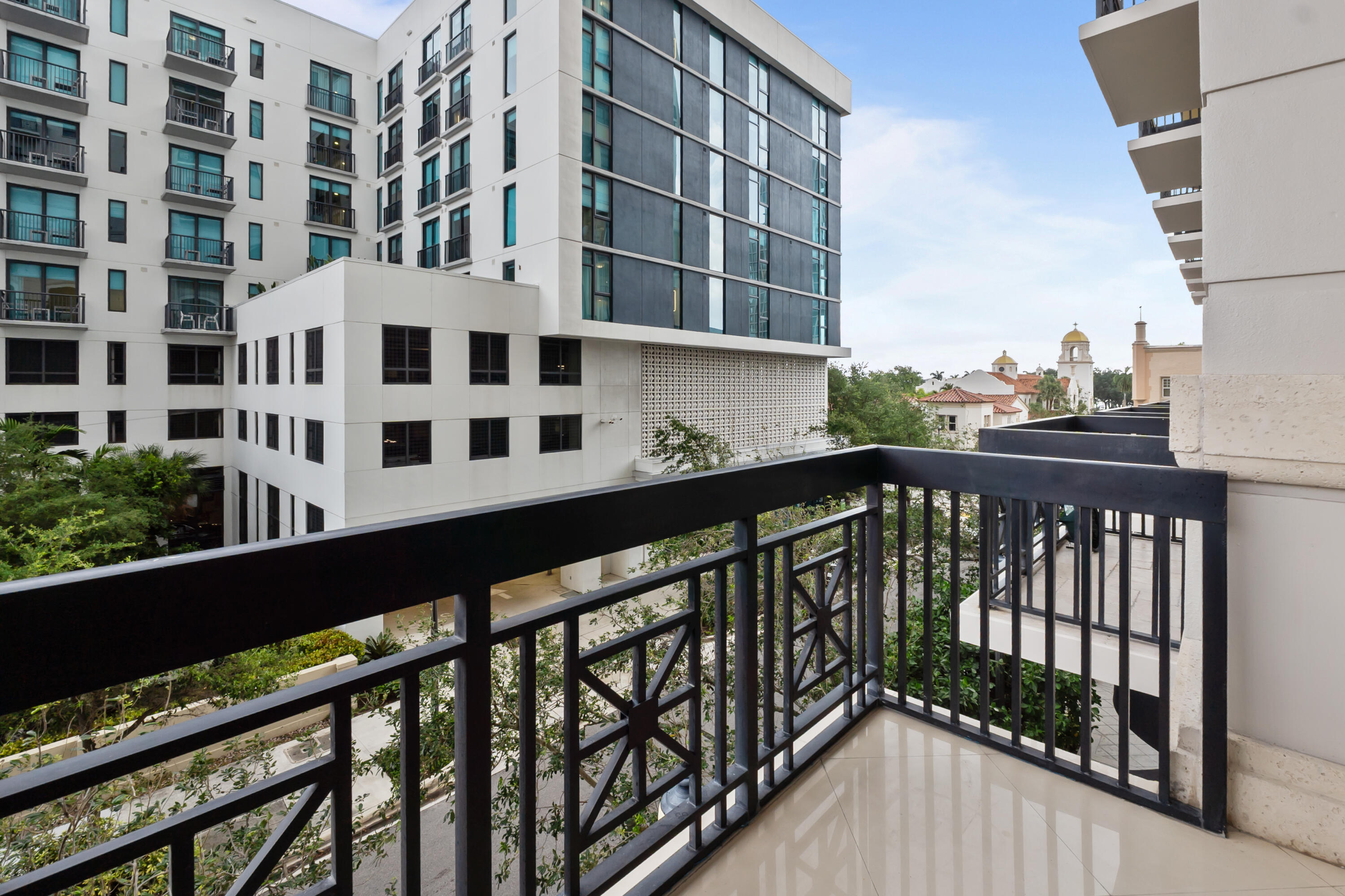 701 S Olive Avenue 218