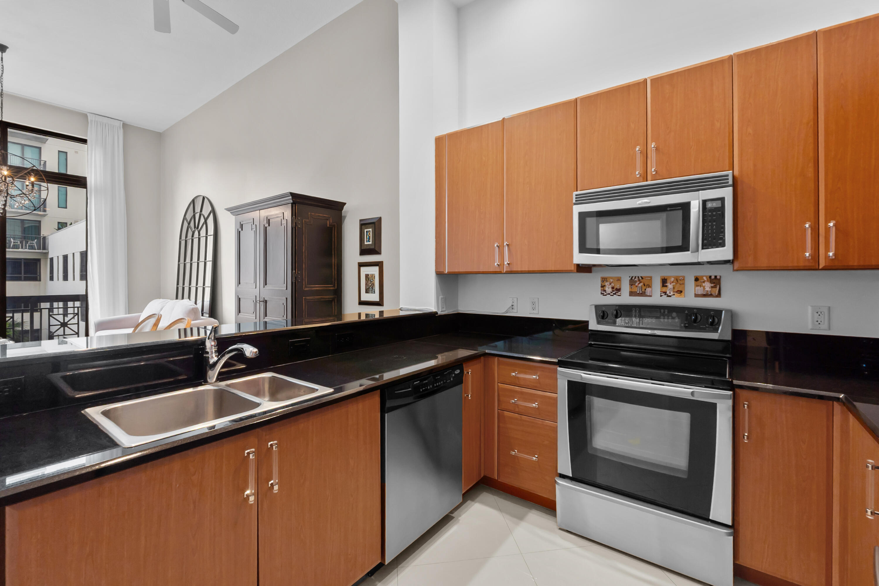 701 S Olive Avenue 218