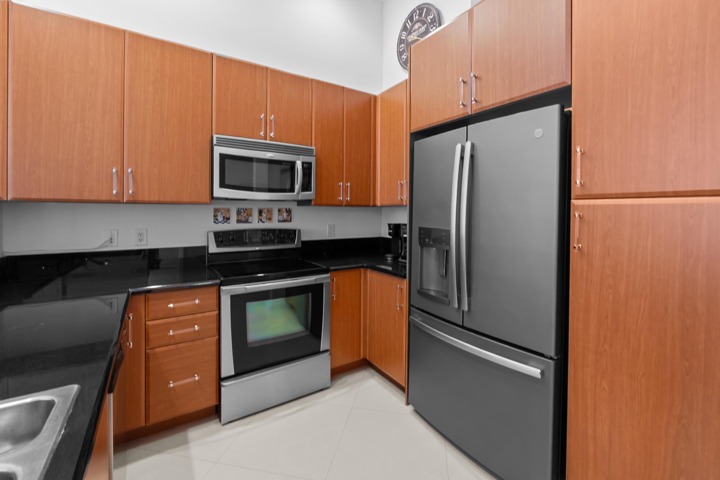 701 S Olive Avenue 218