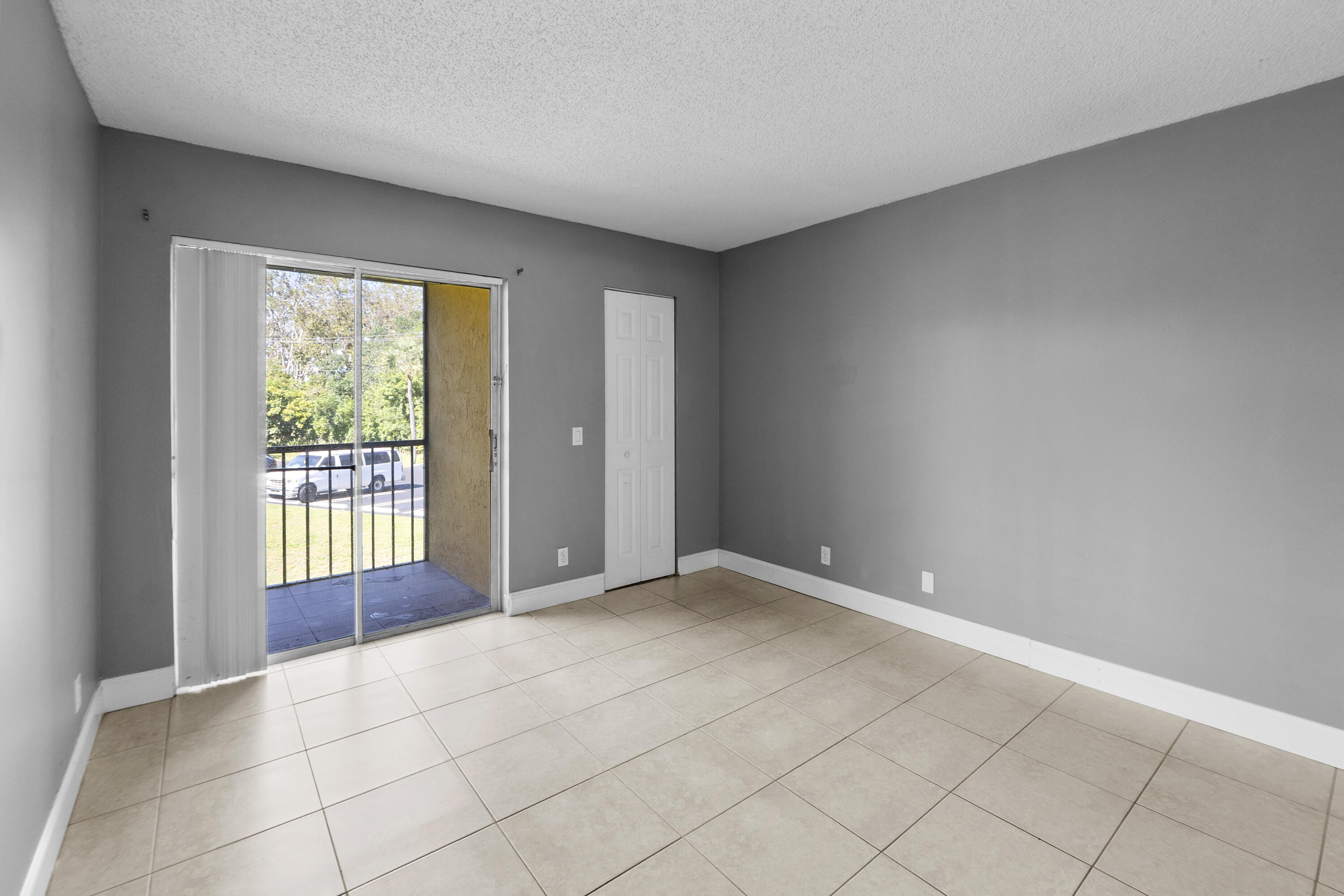 818 Meadows Circle