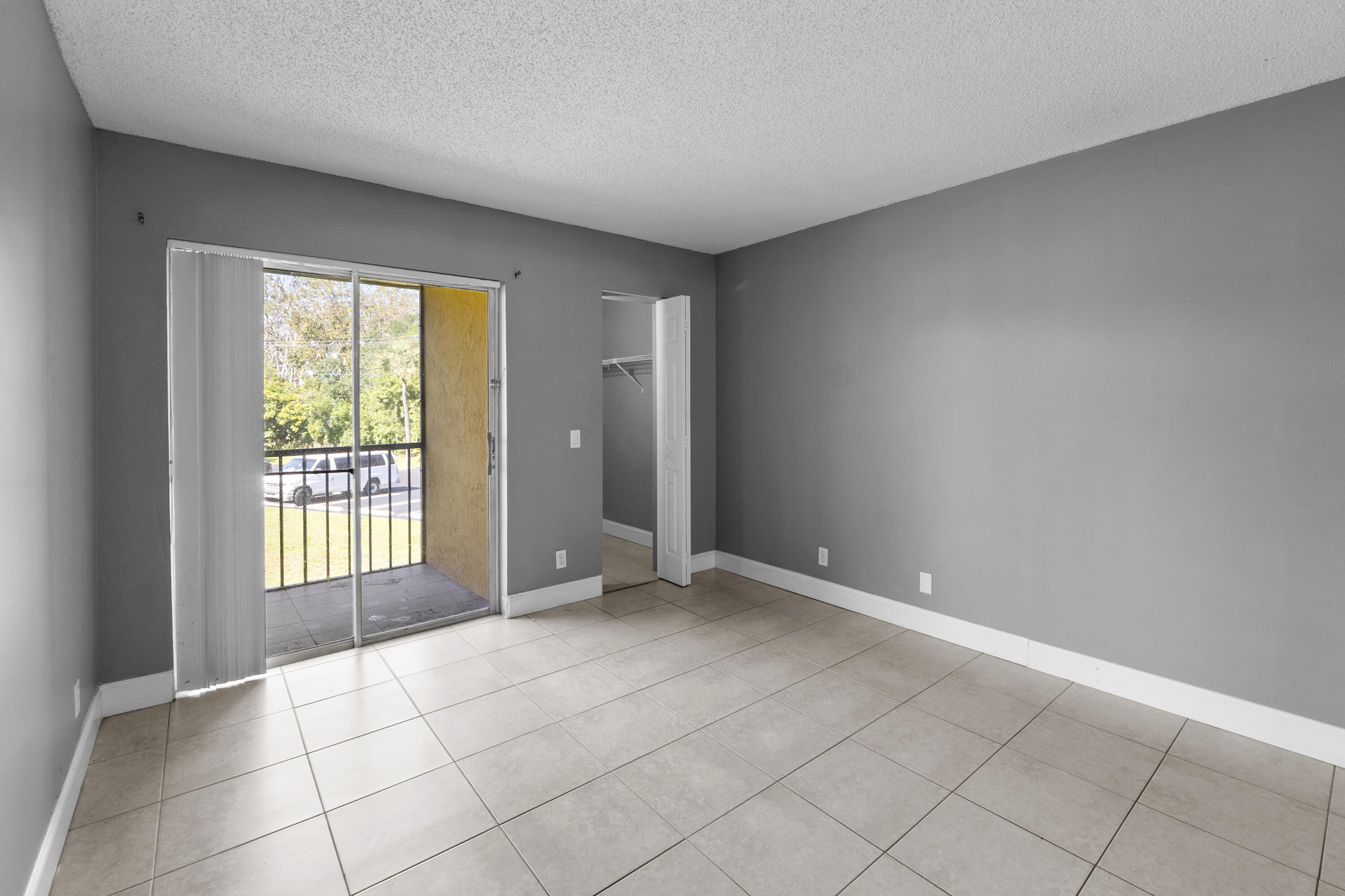 818 Meadows Circle