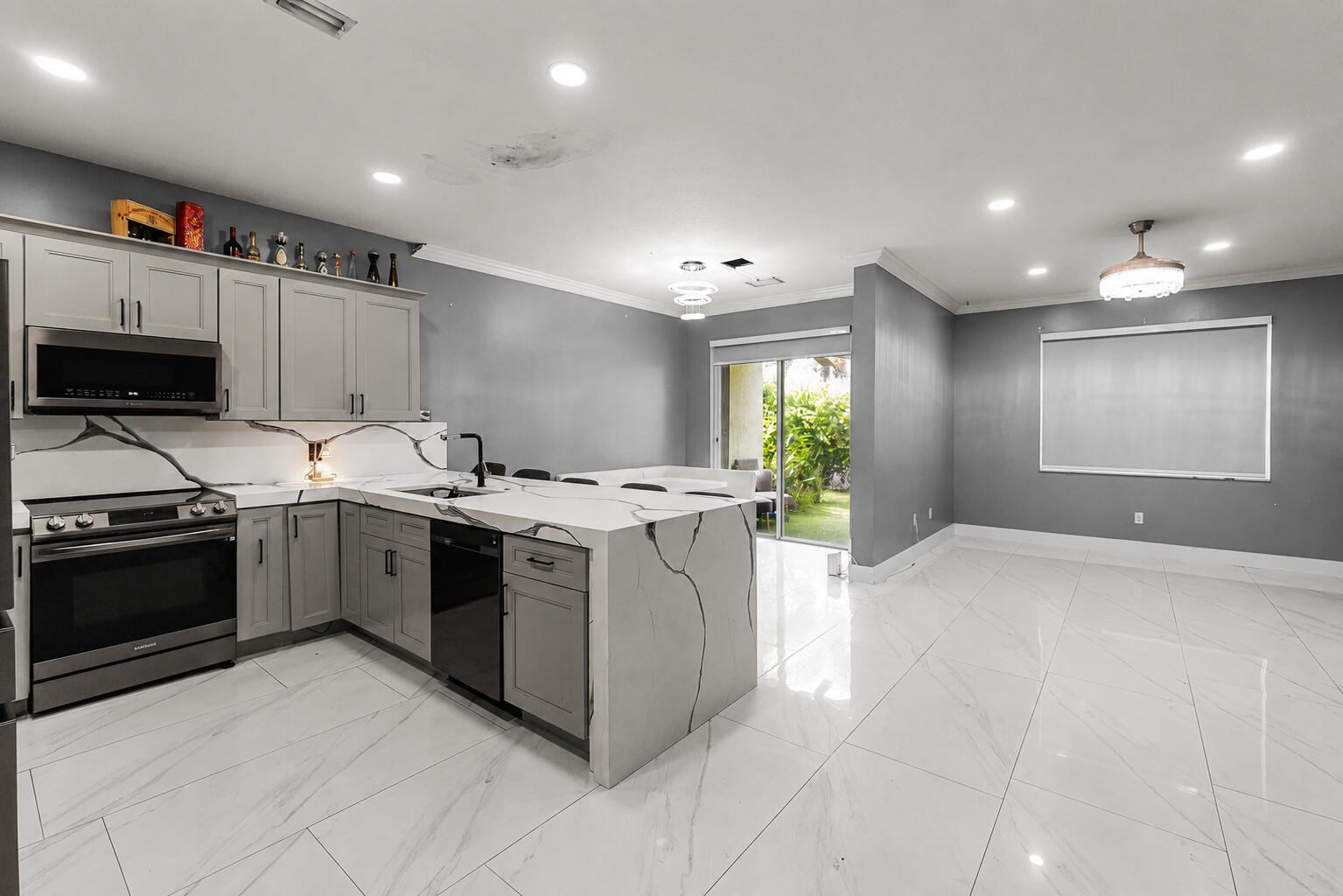 6119 Seminole Gardens Circle