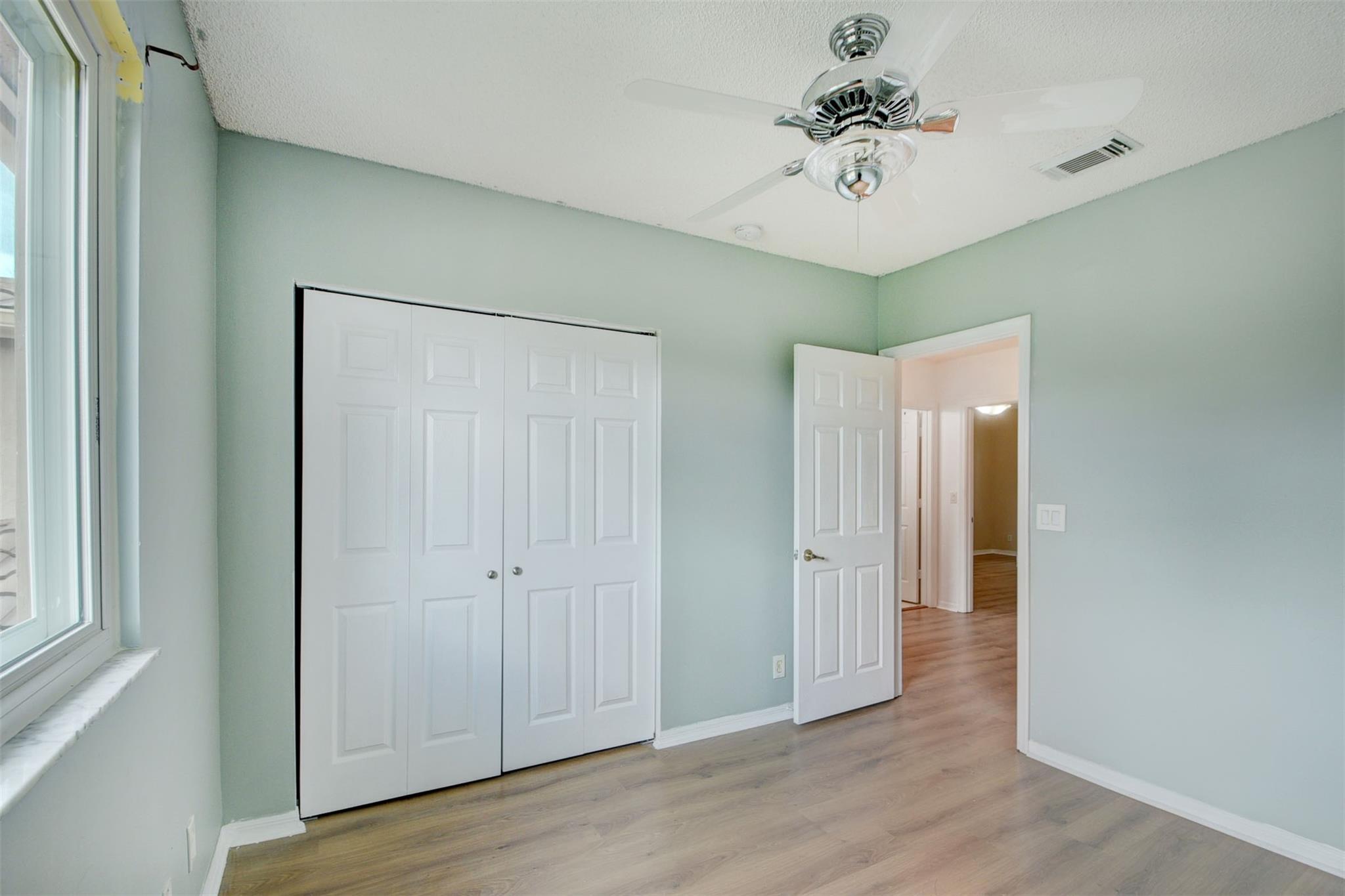 4943 Pinemore Ln