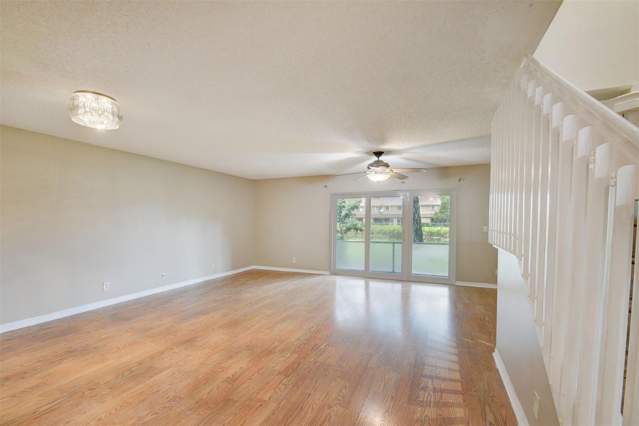 4943 Pinemore Ln