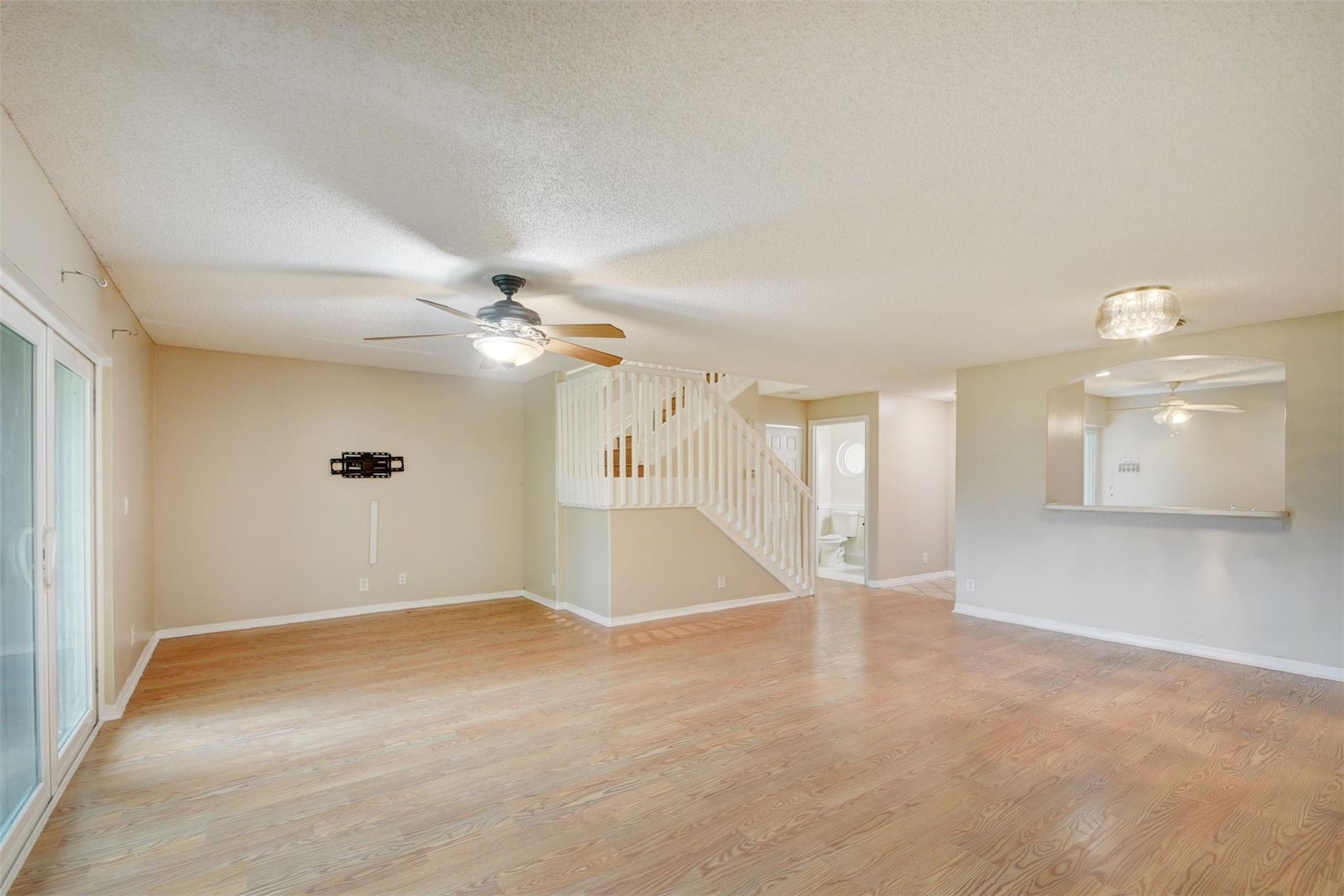 4943 Pinemore Ln