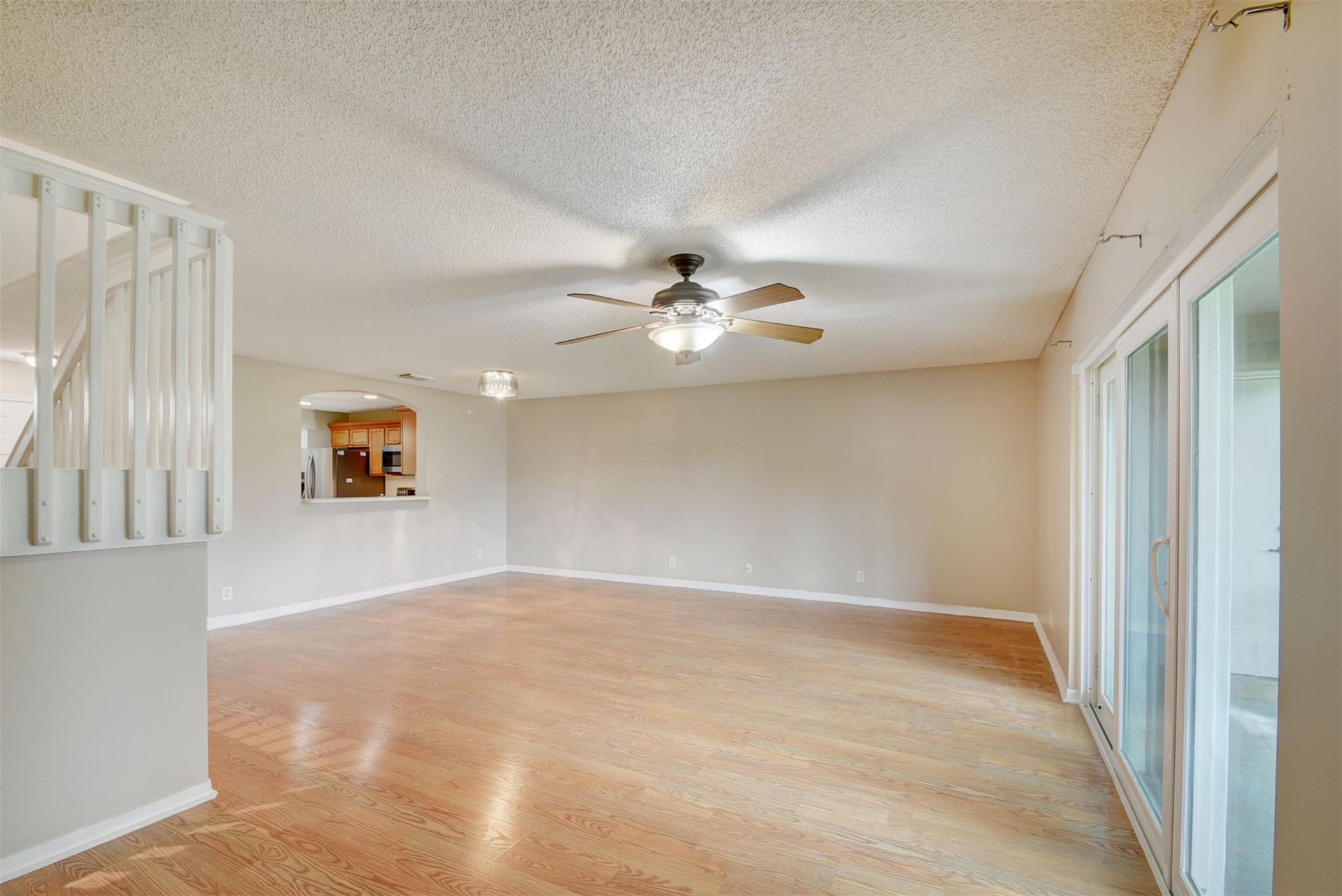 4943 Pinemore Ln