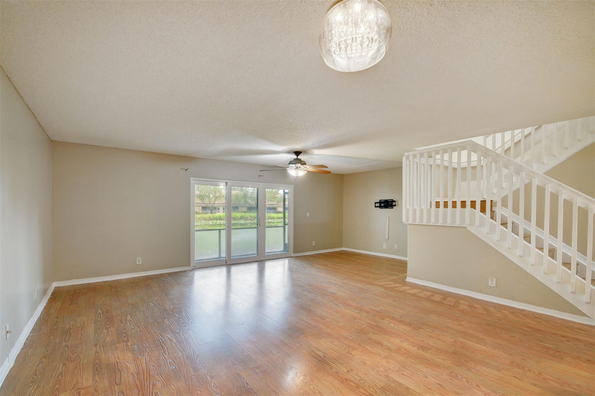 4943 Pinemore Ln