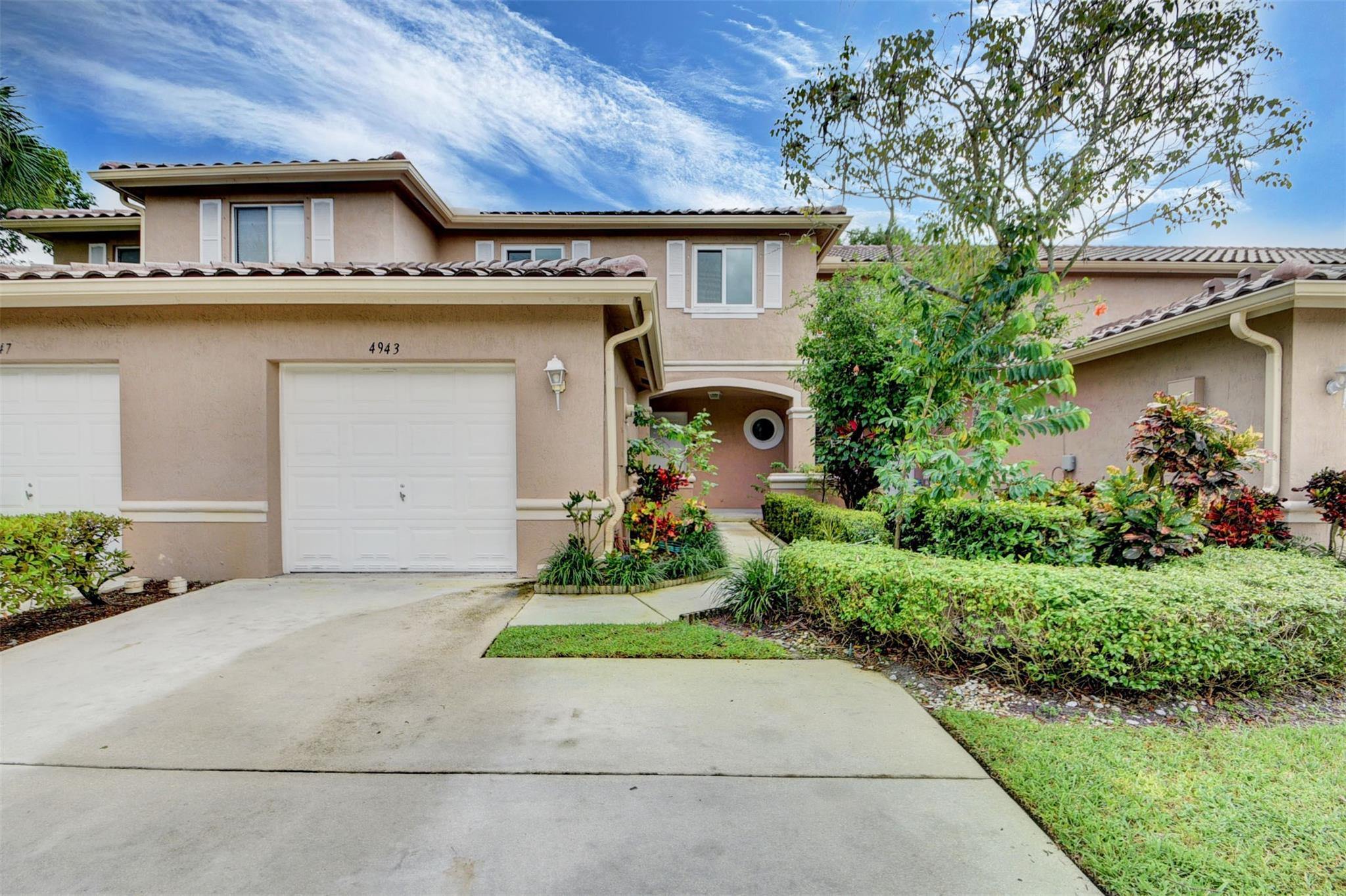 4943 Pinemore Ln