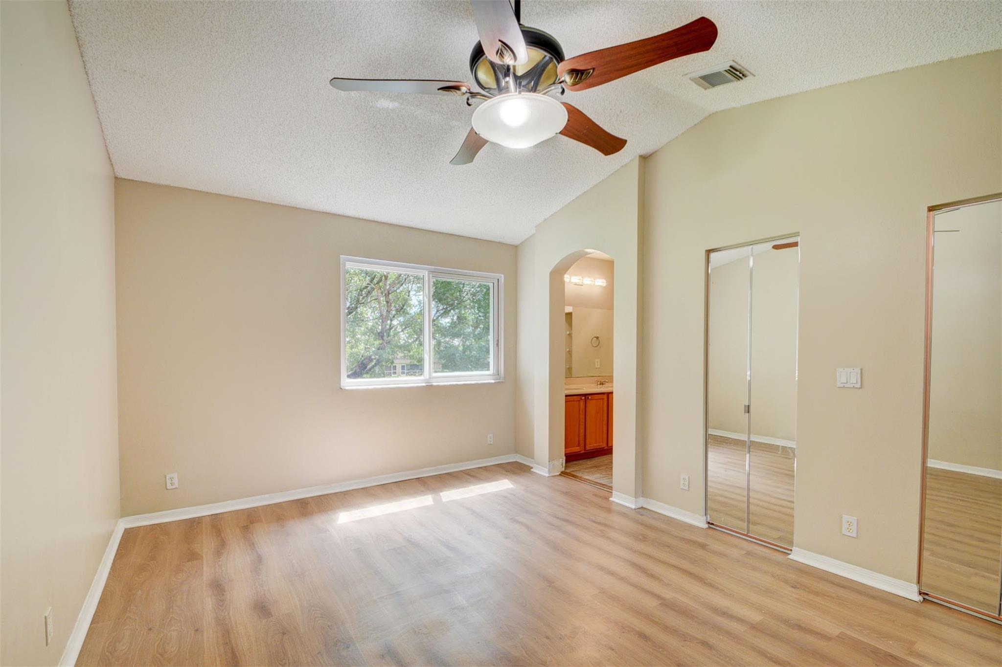 4943 Pinemore Ln