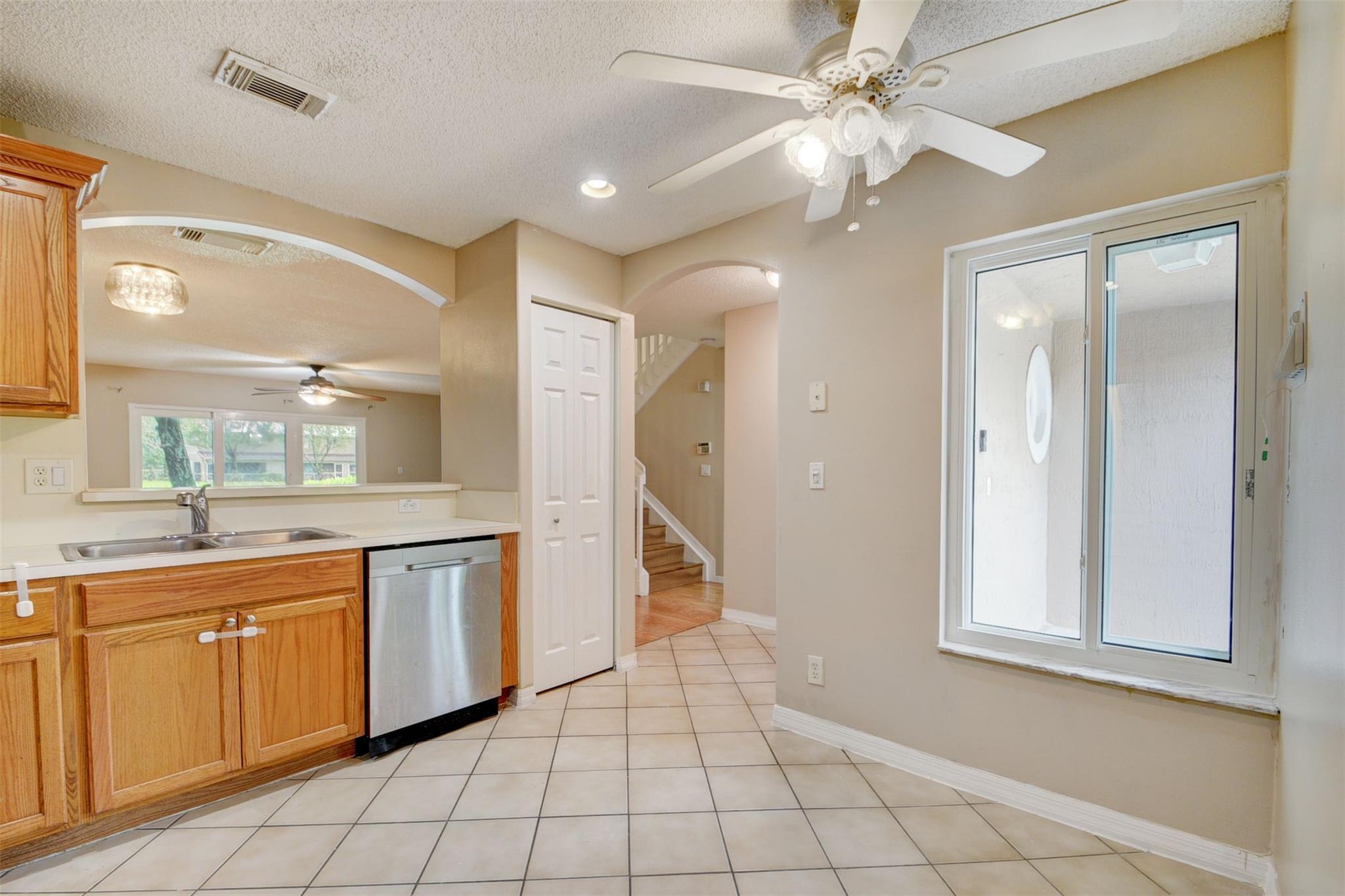 4943 Pinemore Ln