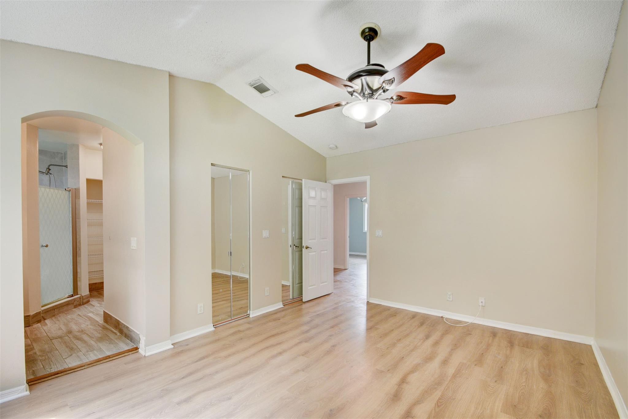 4943 Pinemore Ln