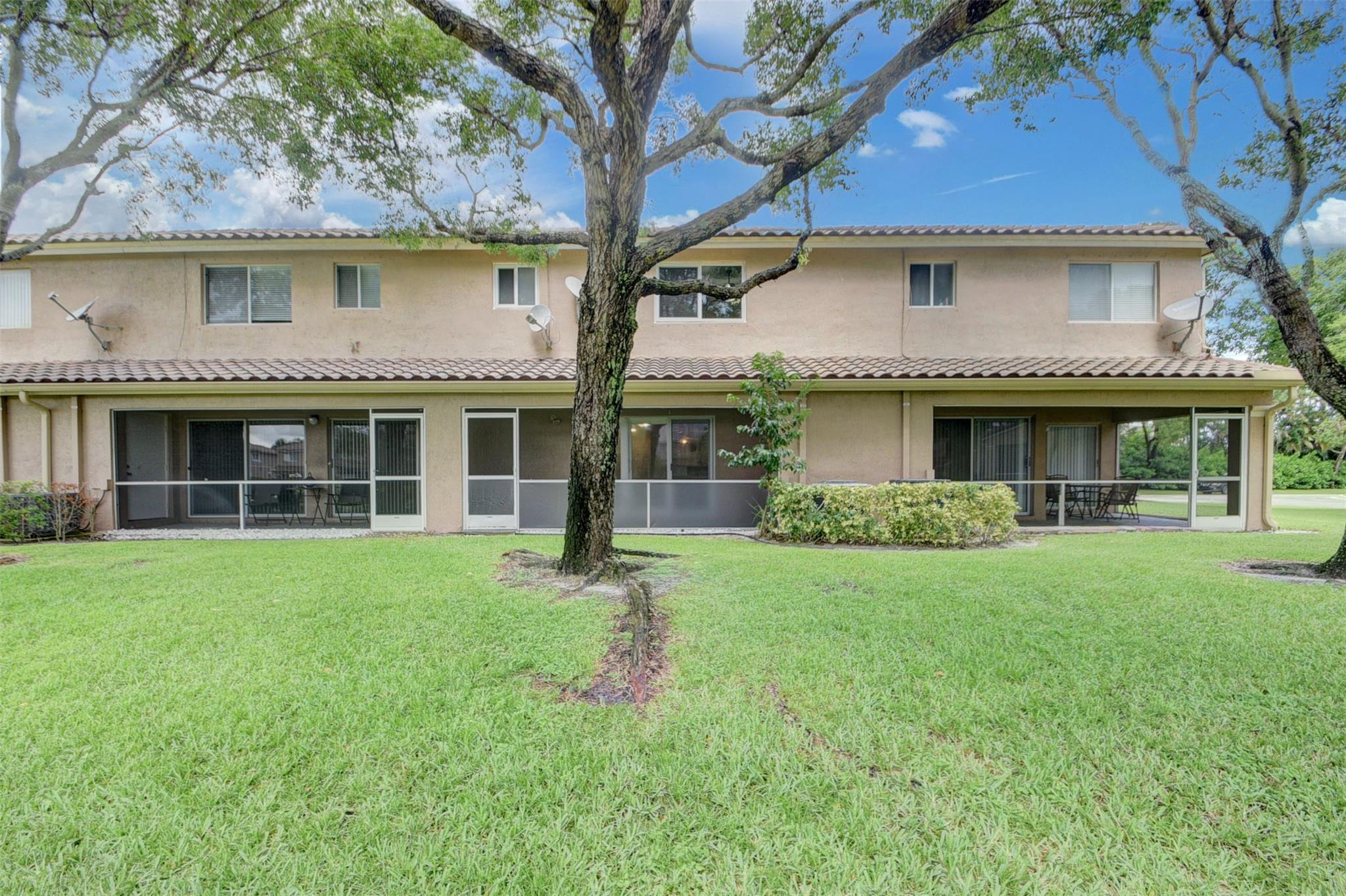 4943 Pinemore Ln