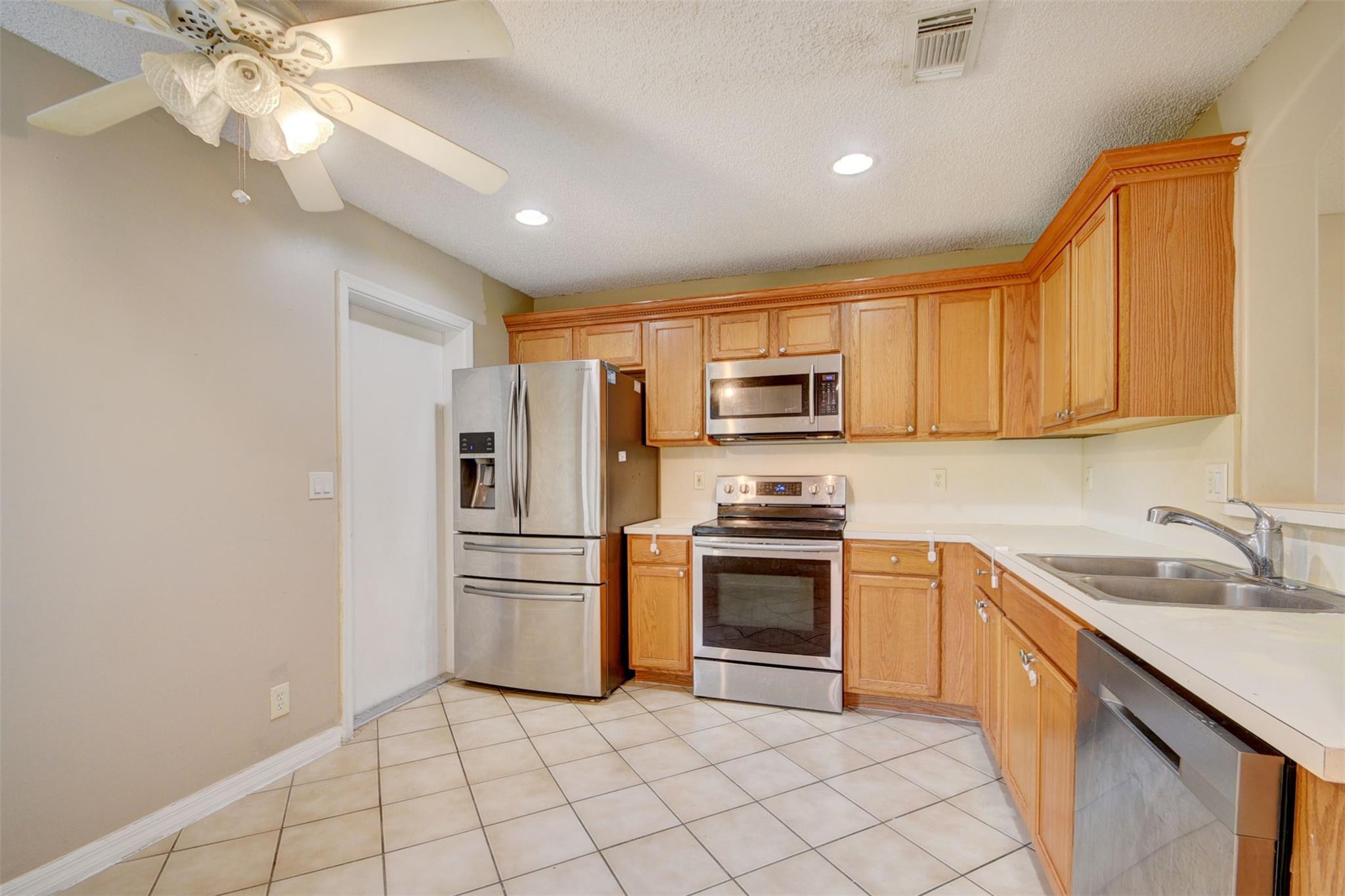 4943 Pinemore Ln