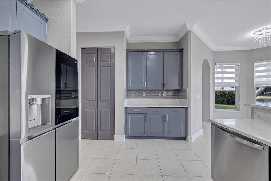 1338 Beacon Cir