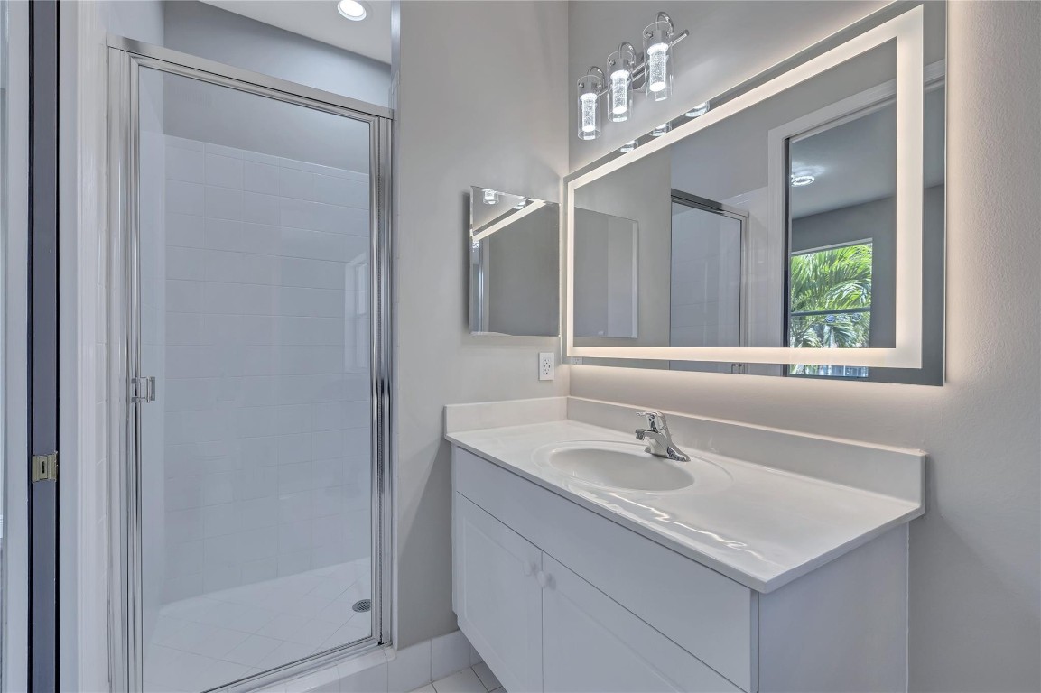 1338 Beacon Cir