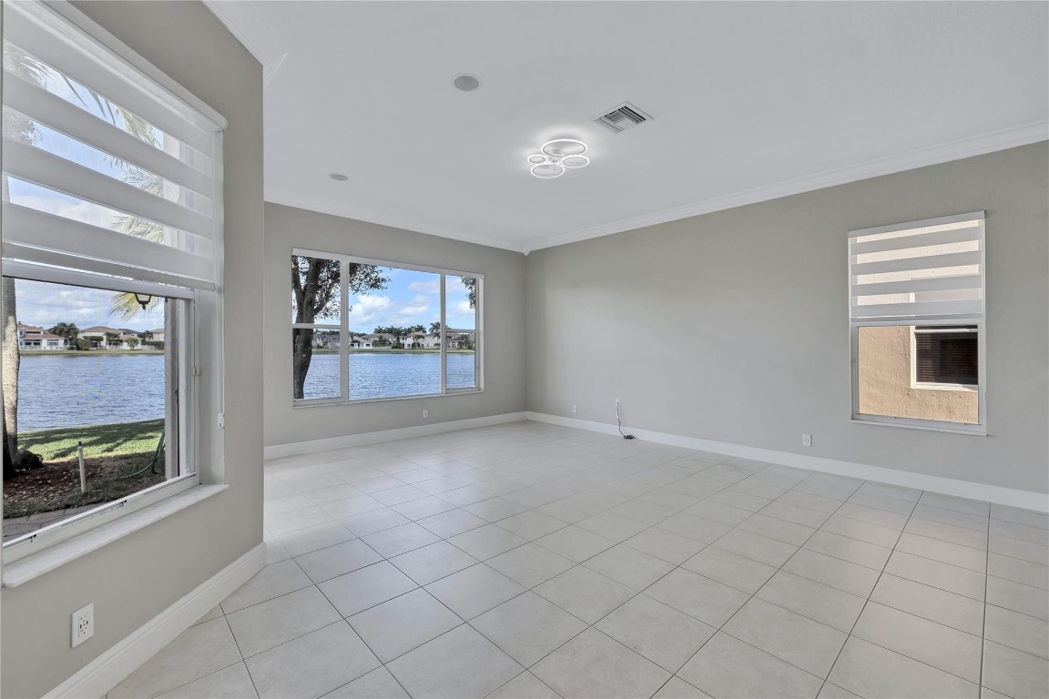 1338 Beacon Cir