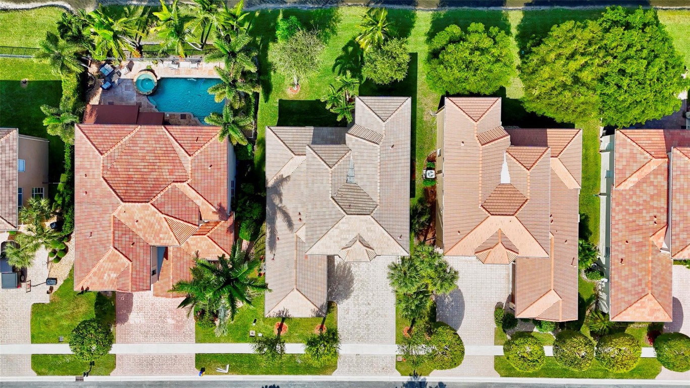 1338 Beacon Cir