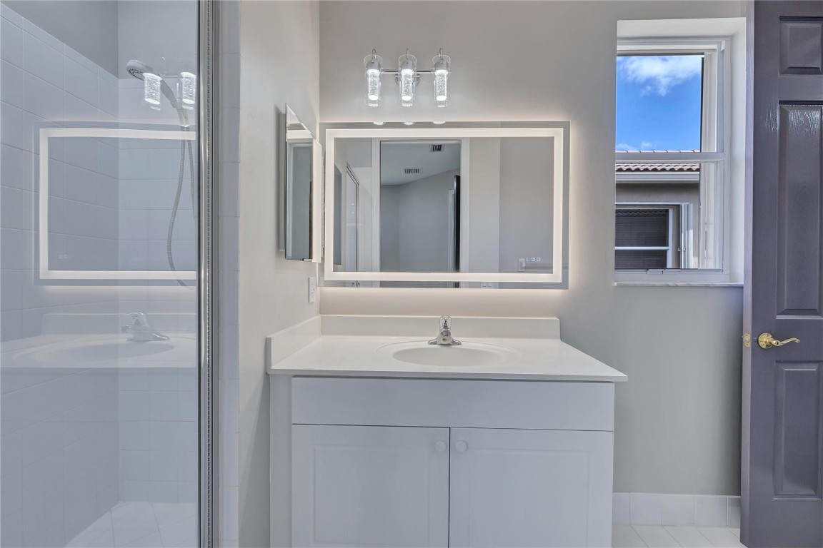 1338 Beacon Cir