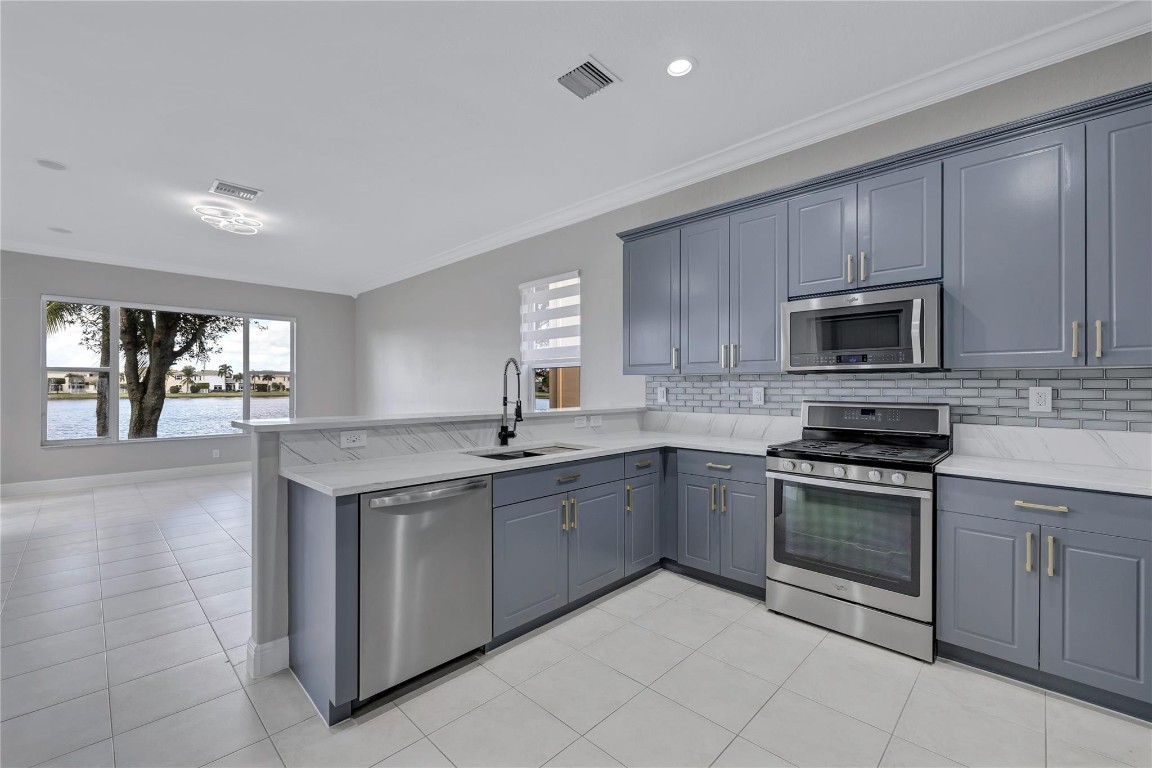 1338 Beacon Cir