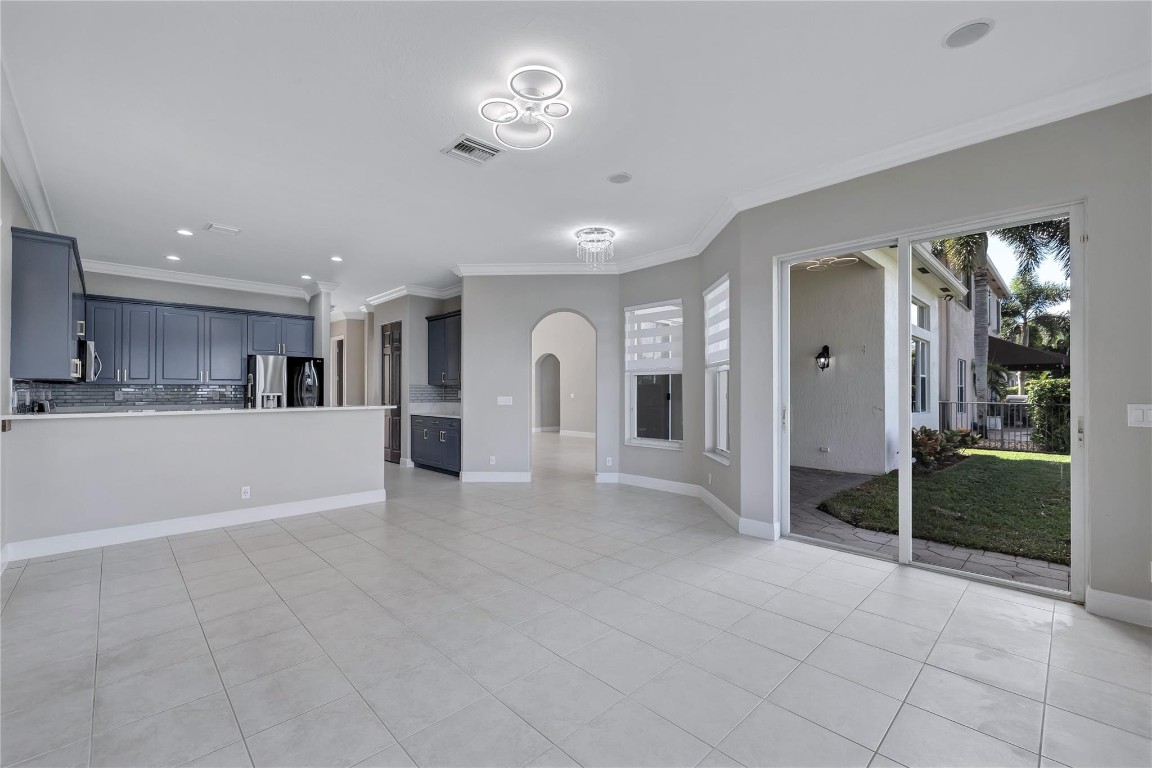 1338 Beacon Cir