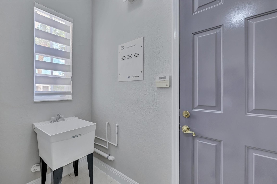 1338 Beacon Cir
