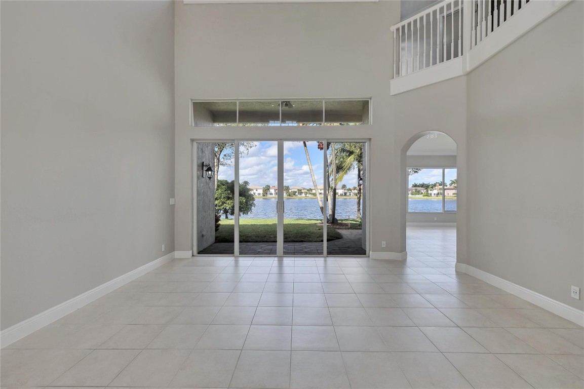 1338 Beacon Cir