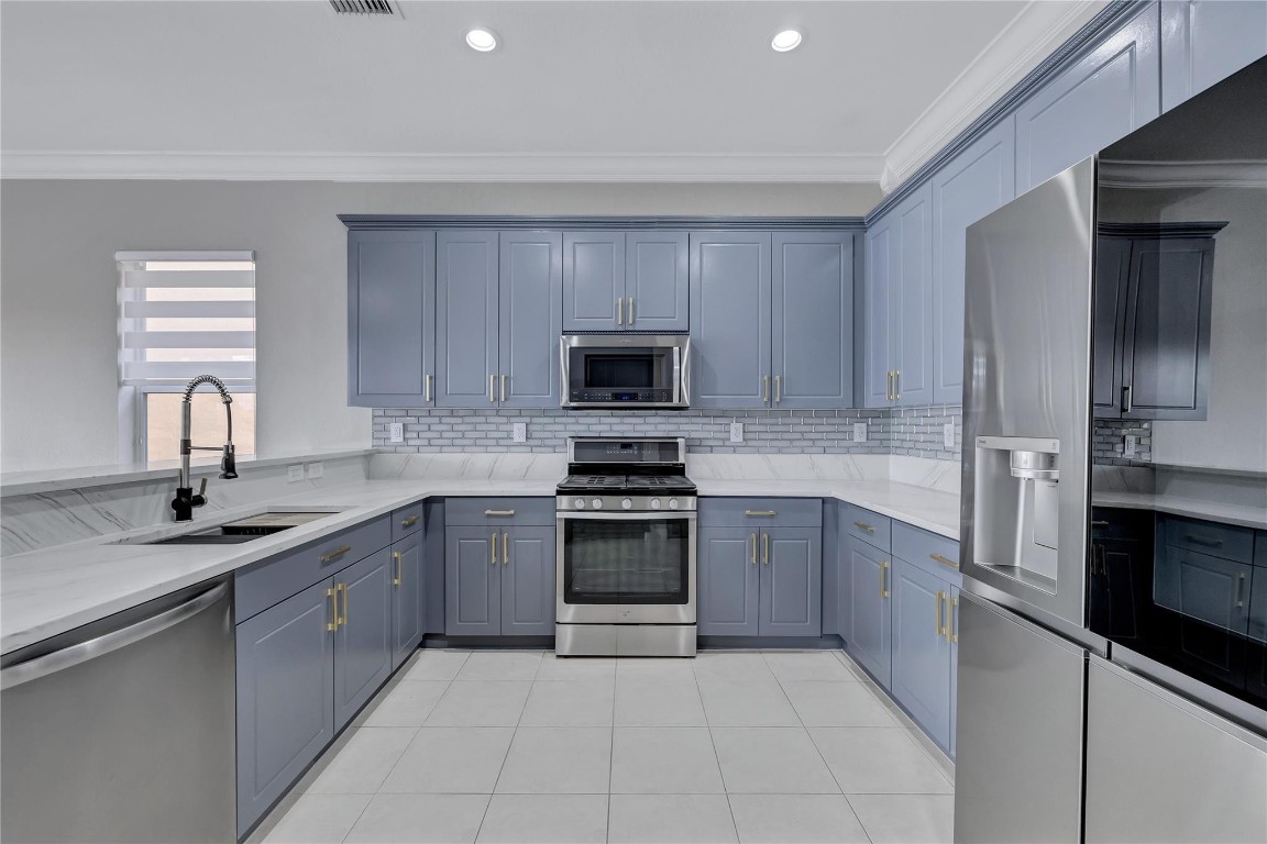 1338 Beacon Cir