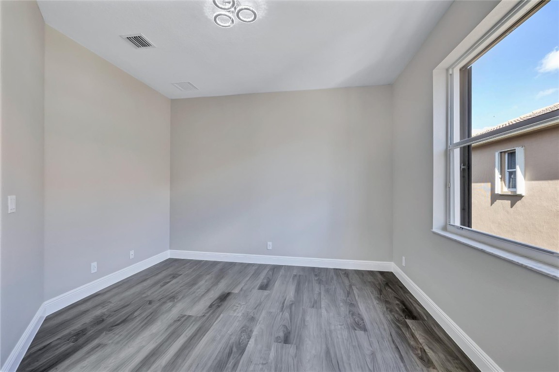 1338 Beacon Cir